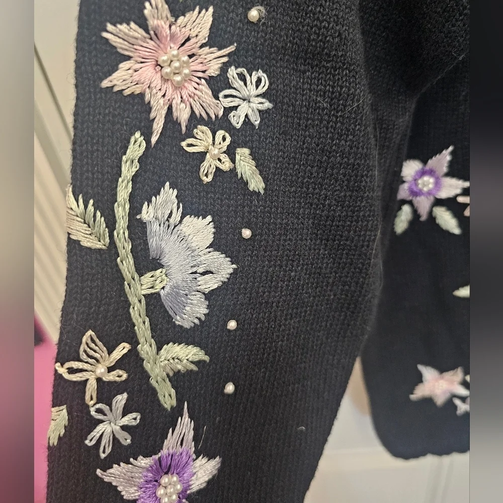 Vintage, knit, black, Victoria, embroidered, casual, sweater, 90s, 2000s, Girly